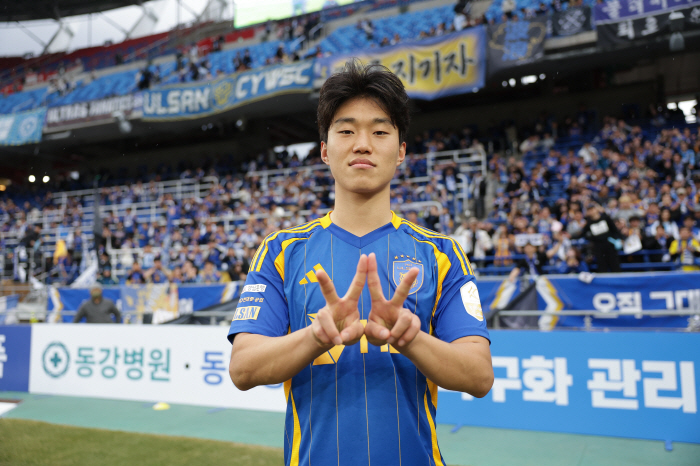 Myungkwan gets angry. Wingback Experiment Um Won-sang, all concerned about losing points...I am so tired I could die. an all-weather attack → the sorrows of the defense
