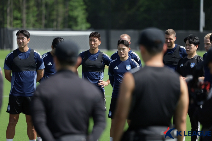  Myungkwan gets angry. Wingback Experiment Um Won-sang, all concerned about losing points...I am so tired I could die. an all-weather attack → the sorrows of the defense