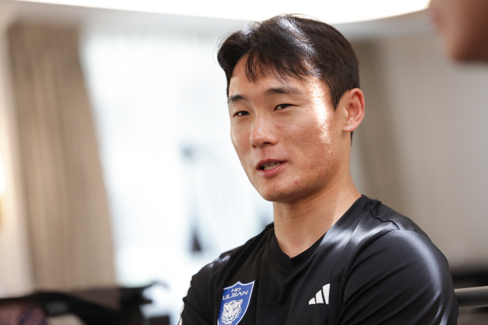 Myungkwan gets angry. Wingback Experiment Um Won-sang, all concerned about losing points...I am so tired I could die. an all-weather attack → the sorrows of the defense