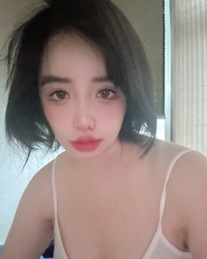 Park Bom doesn't have a filter. No makeup. After losing 11kg, her beauty is in its heyday