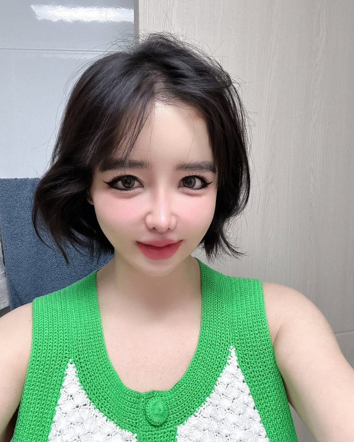 Park Bom doesn't have a filter. No makeup. After losing 11kg, her beauty is in its heyday