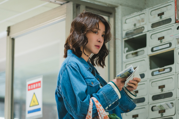 'Salon de Holmes' Lee Si-young said, 'Thank you for being able to show you a bright and fun side of me.'