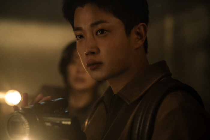 Lee Sun-bin transforms into a woman who fights noise between floors...First horror thriller challenge with noise (comprehensive)