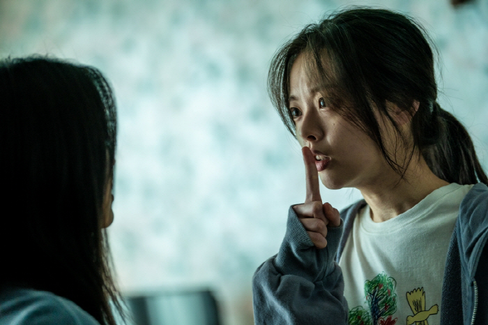 Lee Sun-bin transforms into a woman who fights noise between floors...First horror thriller challenge with noise (comprehensive)