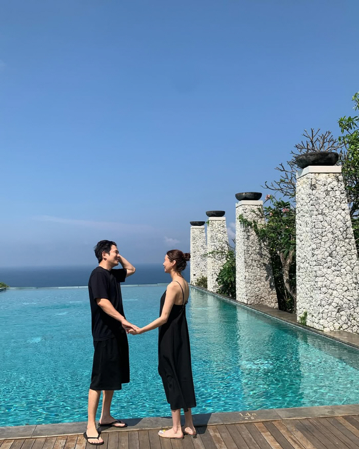  Did you go on your honeymoon again..Cha Ye-ryeon ♥ Joo Sang-wook, a close-knit couple hugging each other in Bali
