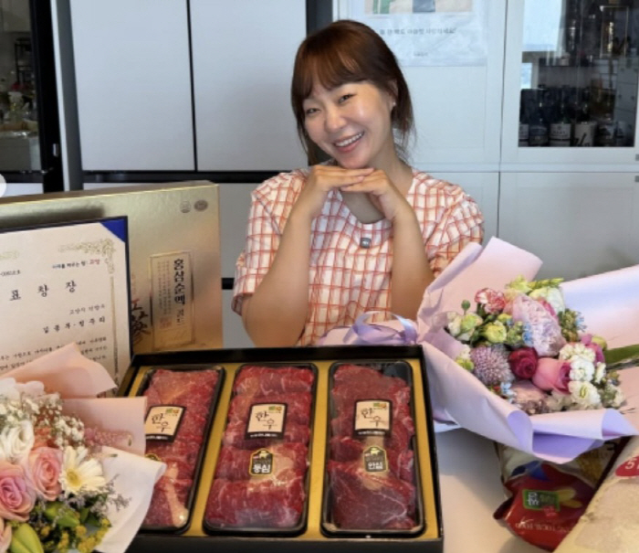  True Patriotic Five Brothers Mom Chung Ju-ri Commended Goyang City...Korean beef and red ginseng