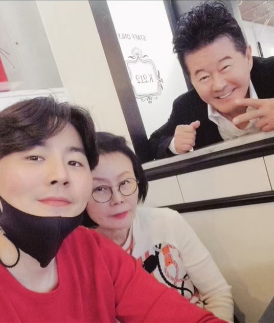 Tae-jin, dementia fighting ♥ Ok-kyung and son Yi-ru, family photos will be happy forever