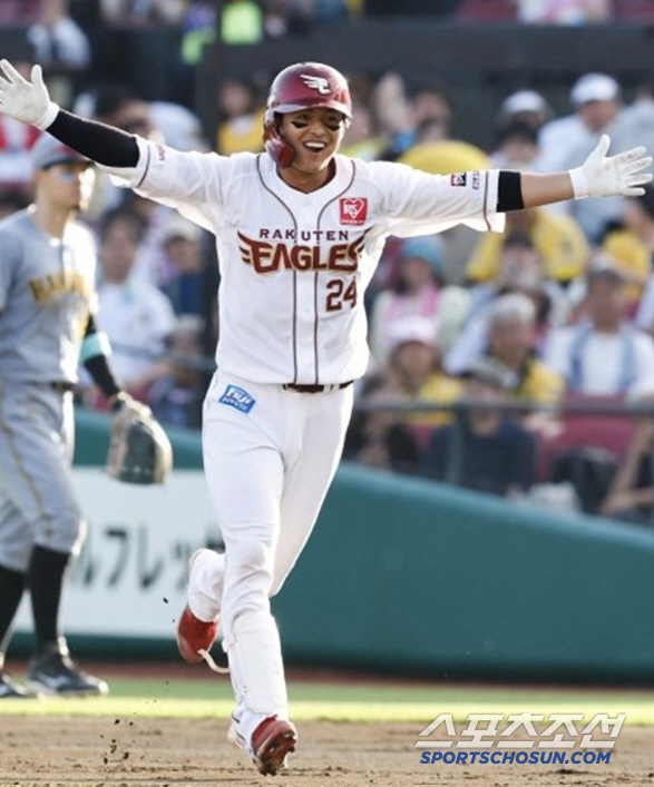 A walk runner with confidence in a home run in the 11th inning of extra time...The home run king bowed his head, his team lost in the 12th inning of extra time, and Hanshin, the league's No. 1 player, fell for six consecutive losses (Min Chang-ki's Japanese baseball)