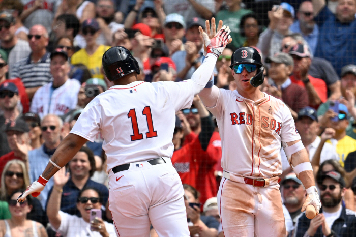 Winnow SF! A total of 214 home runs, 428.7 billion big guns, and 3rd baseman, Lee Jung-hoo and Bob Boston, one player, gave up two trade starters