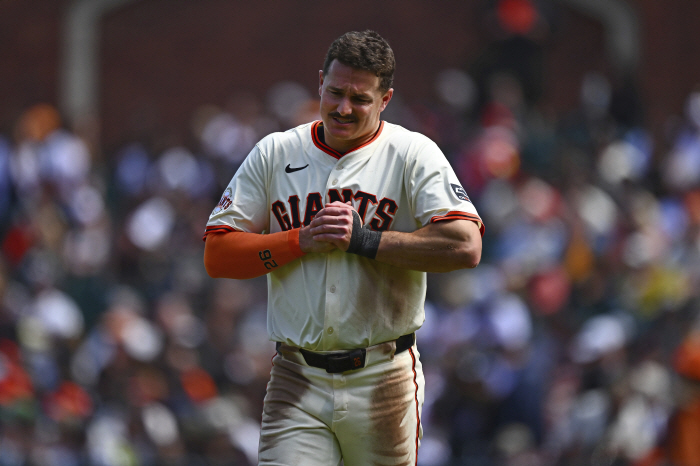 Winnow SF! A total of 214 home runs, 428.7 billion big guns, and 3rd baseman, Lee Jung-hoo and Bob Boston, one player, gave up two trade starters