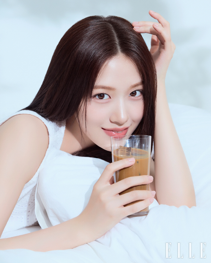 An Yujin Radiates Refreshing Charm in Elle Korea Pictorial