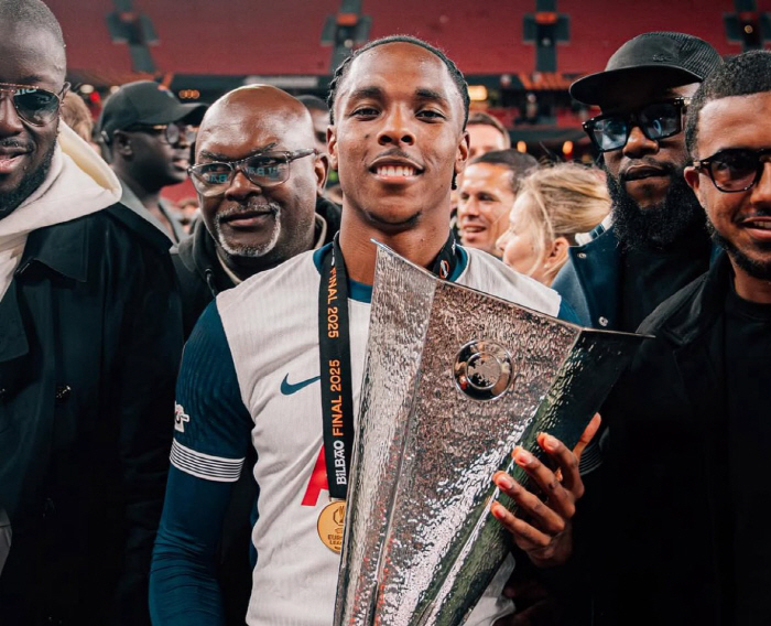 You fools! Do you mess up the next generation of prospects like this? Munich's fan sentiment boiled over to Tel Tottenham, and criticism is pouring in for abandoning prospects