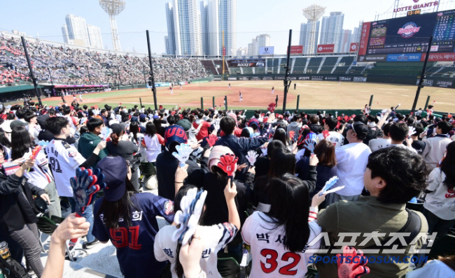 24 consecutive games, we will break Lotte Hanwha's sell-out war is also hot, Busan creating a new history?