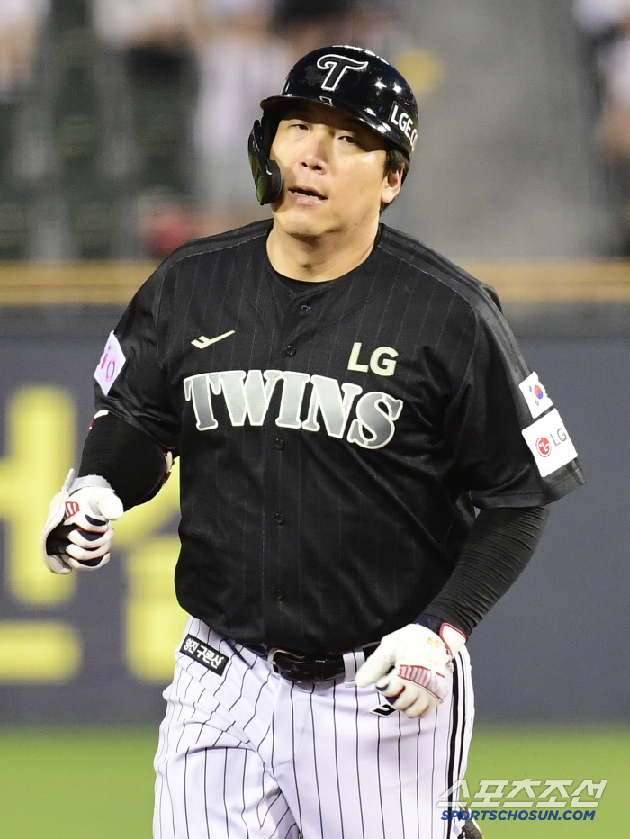 Ace's shocking headshot exit in the 2nd inning → Sudden bullpen day → No. 1 in multiple wins in the 8th place team. NC reaches 30 wins. 1.5G cars with LG and Hanwha for the second consecutive time