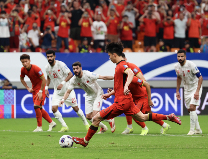 Are famous Chinese reporters going to the 2030 World Cup finals? There's no choice. Even if you're a prospect, it's hard