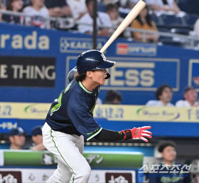 I hope you can use it more patiently A legendary second-year infielder who caught the eye, Hanwha Hwang Young-mook resembled the tough Hanwha Hwang Young-mook in the college dropout independent league 