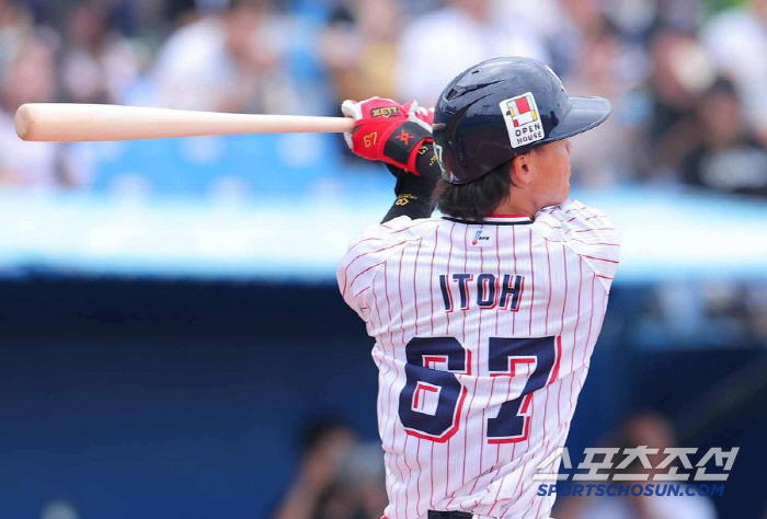 I hope you can use it more patiently A legendary second-year infielder who caught the eye, Hanwha Hwang Young-mook resembled the tough Hanwha Hwang Young-mook in the college dropout independent league 