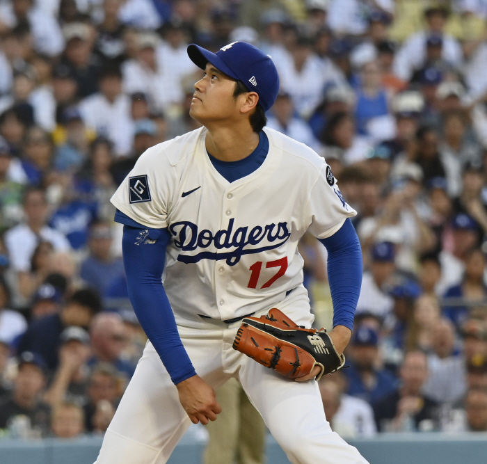 I saw Roberts as a fan. Coach Roberts will take the mound once a week, impressed by the returning pitching genius Next, 2 innings against Washington