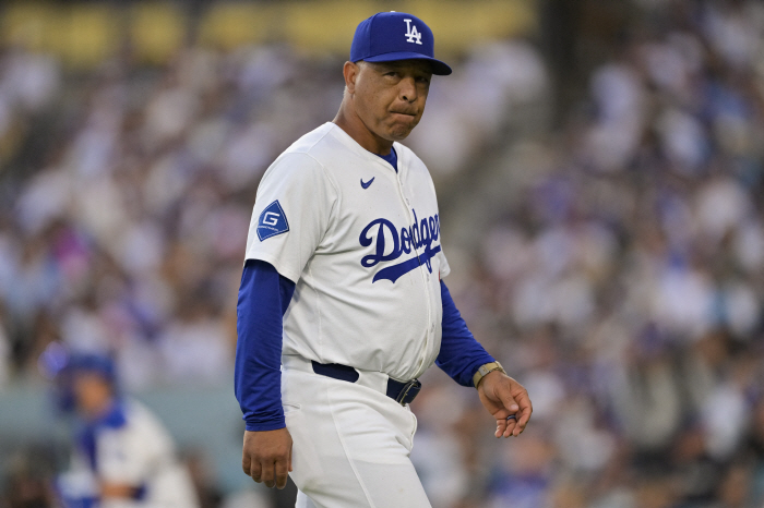 I saw Roberts as a fan. Coach Roberts will take the mound once a week, impressed by the returning pitching genius Next, 2 innings against Washington