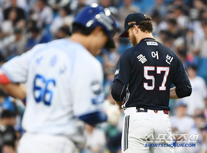I wondered why such a pitcher came to Korea → 13 hits (two home runs) in 2 ⅔ innings, 8 runs collapsed