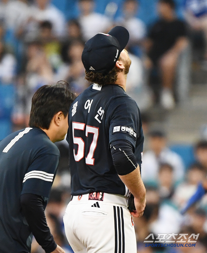 I wondered why such a pitcher came to Korea → 13 hits (two home runs) in 2 ⅔ innings, 8 runs collapsed