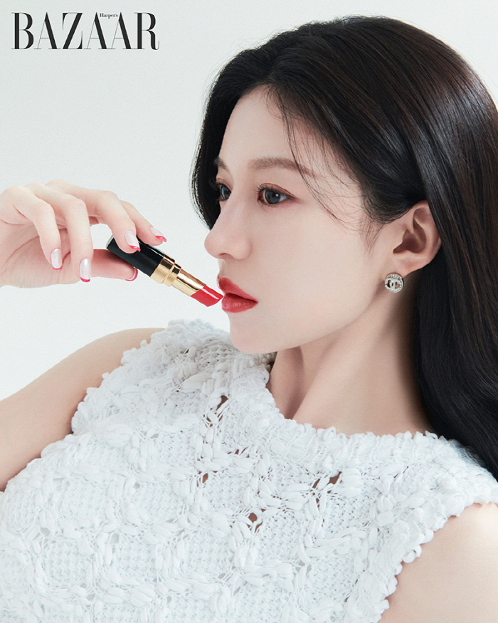 Ko Yoon-jung, Chanel Ambassador's first pictorial..'Heart fluttering like a rookie'