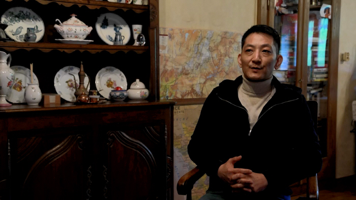 Lee Kun-joo actually reunited with her brother 18 years ago...I'm so sorry. I pushed you