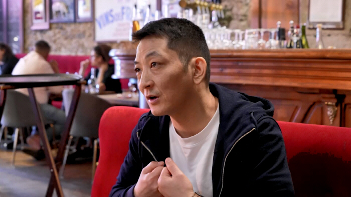Lee Kun-joo actually reunited with her brother 18 years ago...I'm so sorry. I pushed you