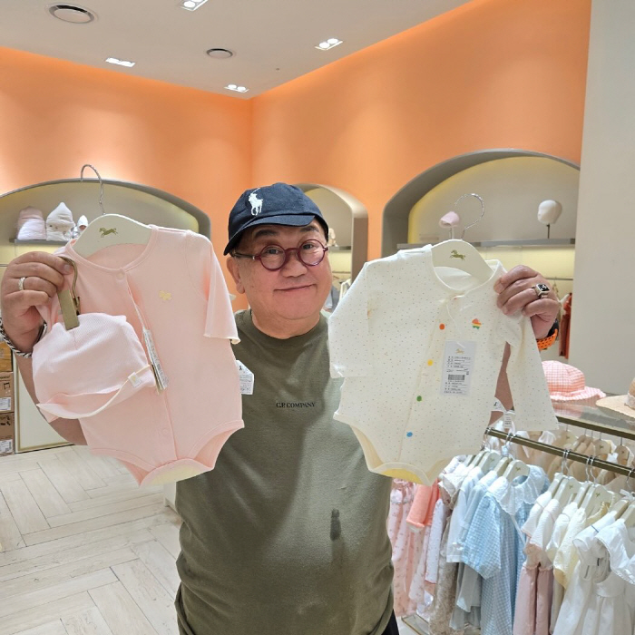 Lee Yongsik, how many clothes did you buy for your granddaughter? I hope your grandfather is Lee Yongsik