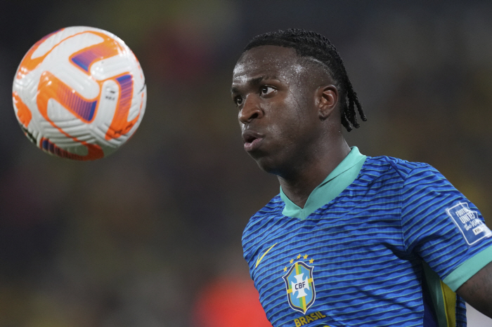 Madrid doesn't like Real and tearfully bans Vinicius from 1km, four people convicted of racist hate crimes are sentenced to prison → suspended sentence after apology