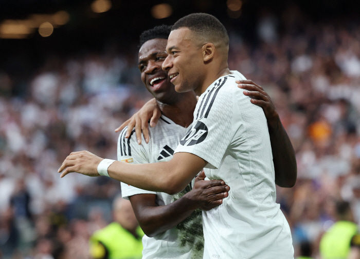Madrid doesn't like Real and tearfully bans Vinicius from 1km, four people convicted of racist hate crimes are sentenced to prison → suspended sentence after apology