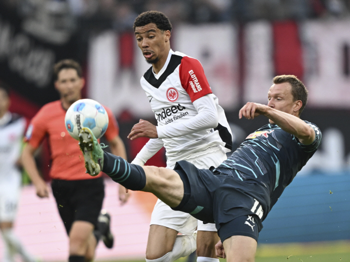 Manchester United, start begging! I'll give you Hoylun  Zirquez → 22 goals in a season, France ST...Romano, it's not an easy deal