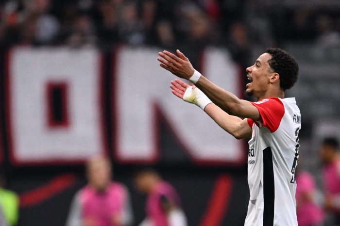 Manchester United, start begging! I'll give you Hoylun  Zirquez → 22 goals in a season, France ST...Romano, it's not an easy deal