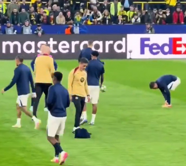 Messi didn't do that. These days, MZ Yamal takes off his training suit and flips to the floor...accusations of arrogance already