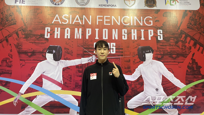 The miracle man did it again! Fencing Championship Sabres' first career victory!