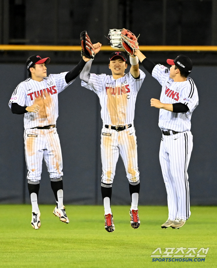 Moon Bo-kyung's third base → Kim Hyun-soo's designated hitter → Choi Won-young's left fielder. LG Becomes a Chaser, 8th place NC Is Easy? 8 wins, sleep room ERA 0.75 Changwon ace will meet. 