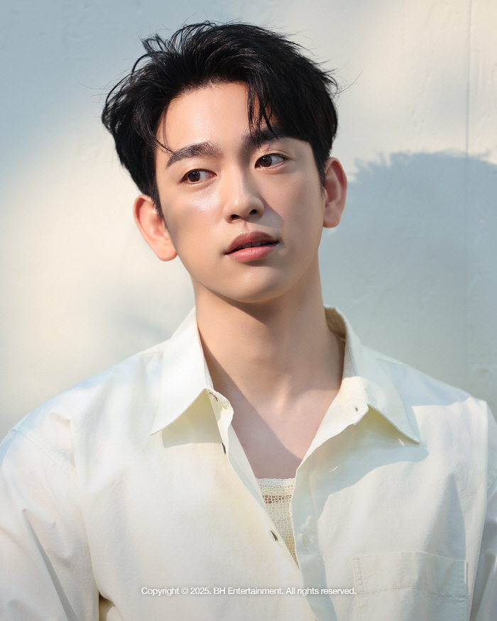 Park Jinyoung Stuns in New Behind-the-Scenes Pictorial