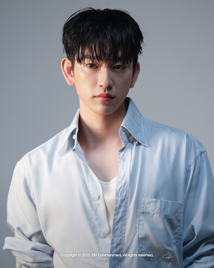 Park Jinyoung Stuns in New Behind-the-Scenes Pictorial