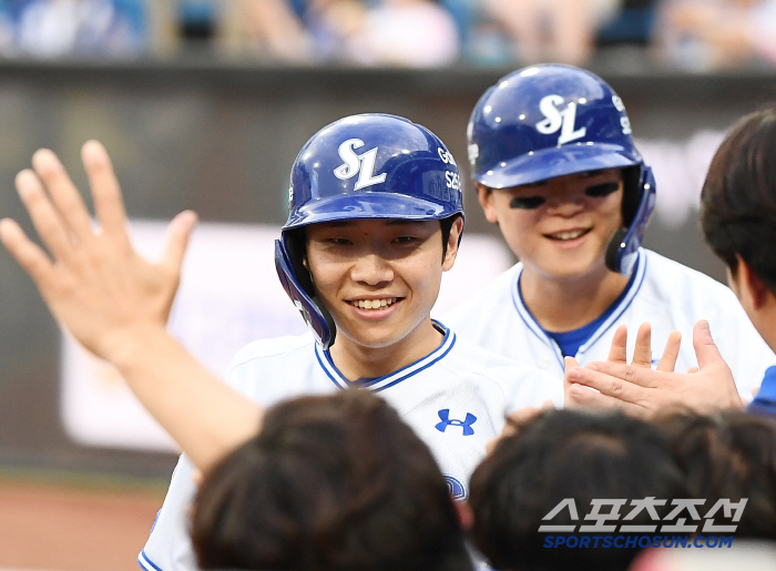 Park Seung Kyu hit it, too! Home run in 1,384 days → Samsung already hit 80 in the third inning. Big leaguer Colerbin excitedly