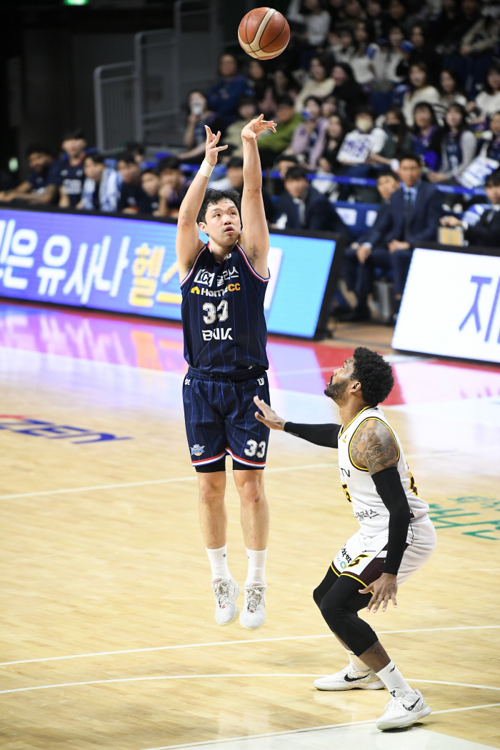  It's a 21 trade that's different from what we expected. Why did KCC have no choice but to pursue Lee Seung Hyun's trade