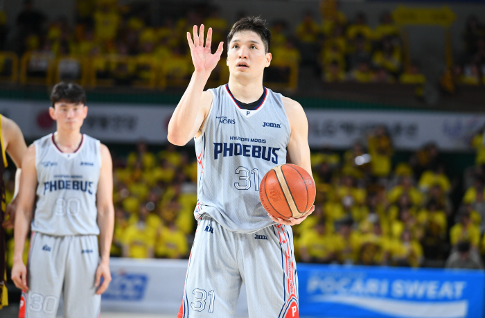  It's a 21 trade that's different from what we expected. Why did KCC have no choice but to pursue Lee Seung Hyun's trade