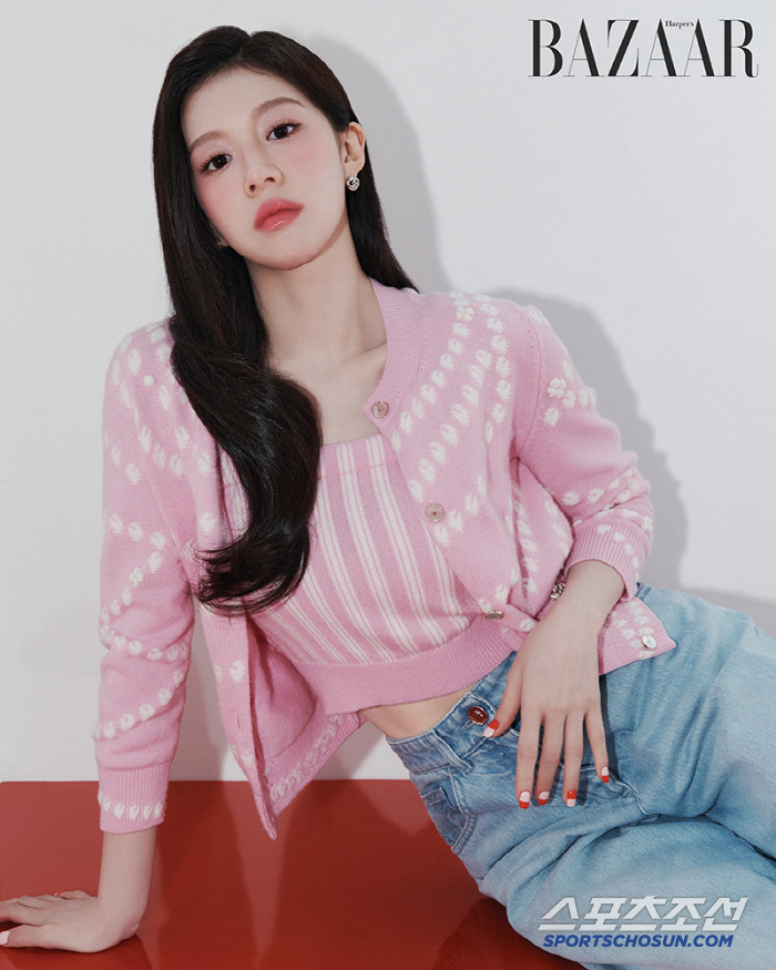 Wow, you're so beautiful. I'm Ko Yoonjung…This is the most fun I've ever had in my life (Harper's Bazaar)