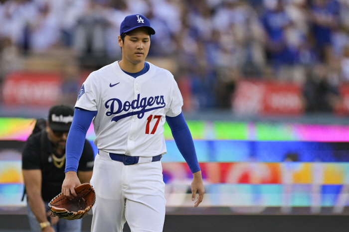 You're really throwing 100 miles! Ohtani's instinctive return to the mound was 2 hits and 1 wild pitch in 1 inning, and an average of 99.1 miles in fastballs