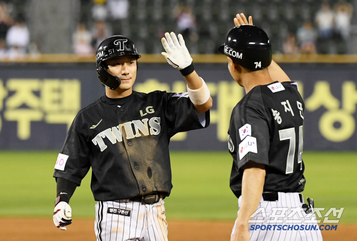 30→46→86→8→88→98 Chirinos 6 runs betrayed → Overcome the tie of consecutive errors. LG and Hanwha are again 0.5G apart with a lucky ground ball to win 9-8. 