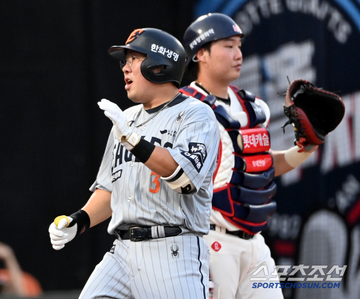 After wearing glasses, a home run that didn't come out like that happened. My eyes were not good, but it's amazing that I've been good at baseball.