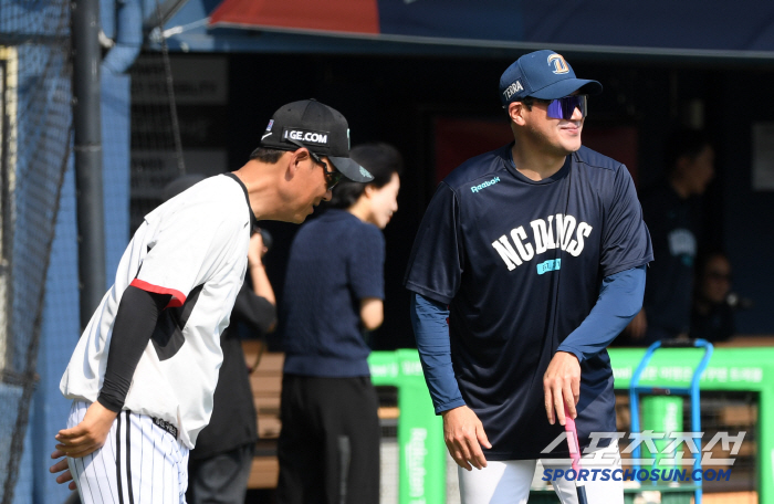 All the head coaches who bowed their heads to Park Gun-woo's head shot were worried in one mind, but thank God, the heartwarming Jamsil ground