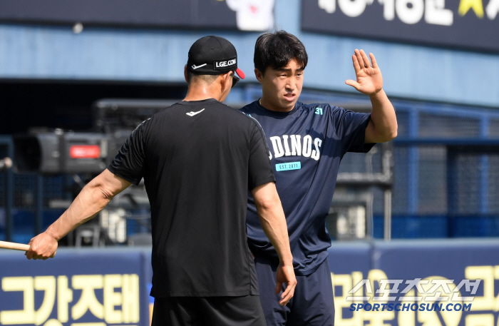 All the head coaches who bowed their heads to Park Gun-woo's head shot were worried in one mind, but thank God, the heartwarming Jamsil ground