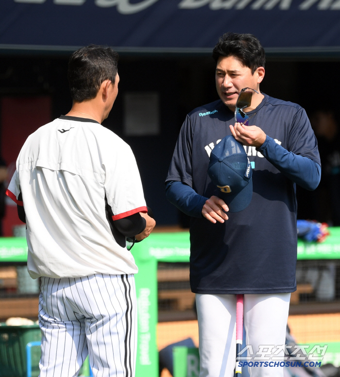 All the head coaches who bowed their heads to Park Gun-woo's head shot were worried in one mind, but thank God, the heartwarming Jamsil ground