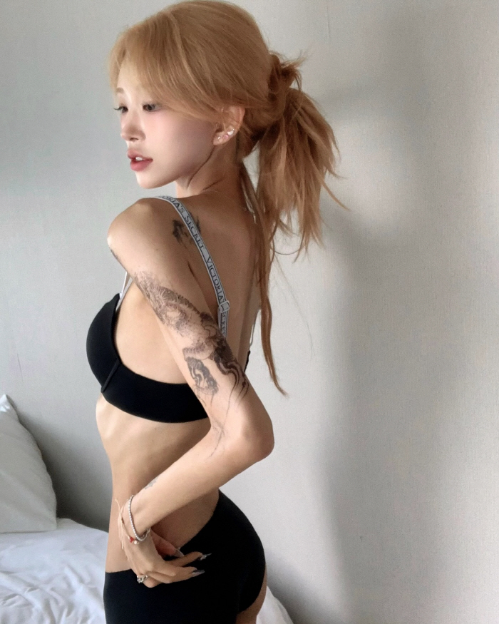 Choi Jun-hee's skinny body that even reveals his ribs...Fans are worried about my health, but I'm healthy