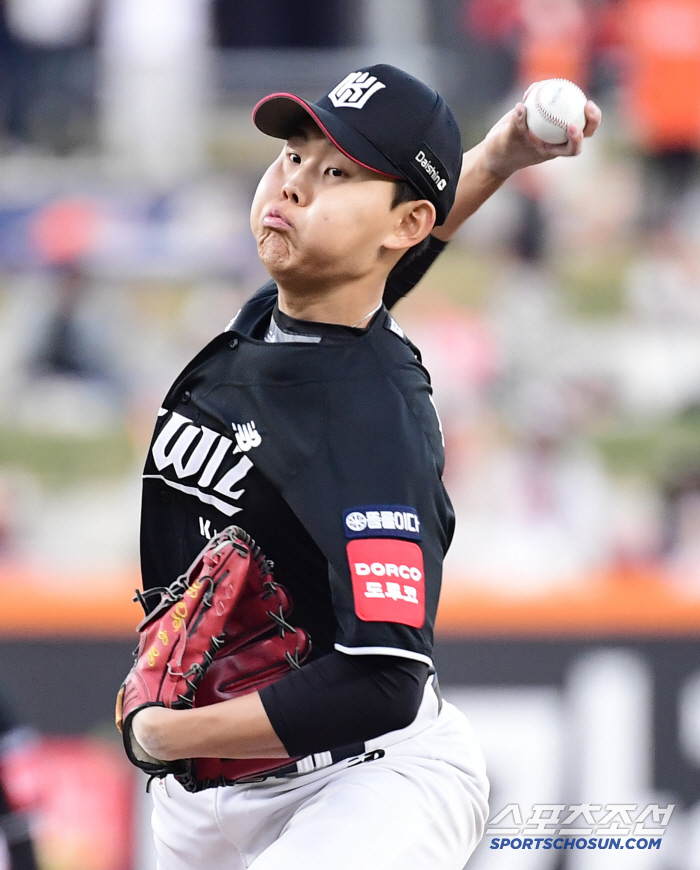 The fighting spirit's Park Chan-ho  Lee Chang-jin's pinch-hit final hit KIA won four consecutive games, 5-3 come-from-behind victory over KT 